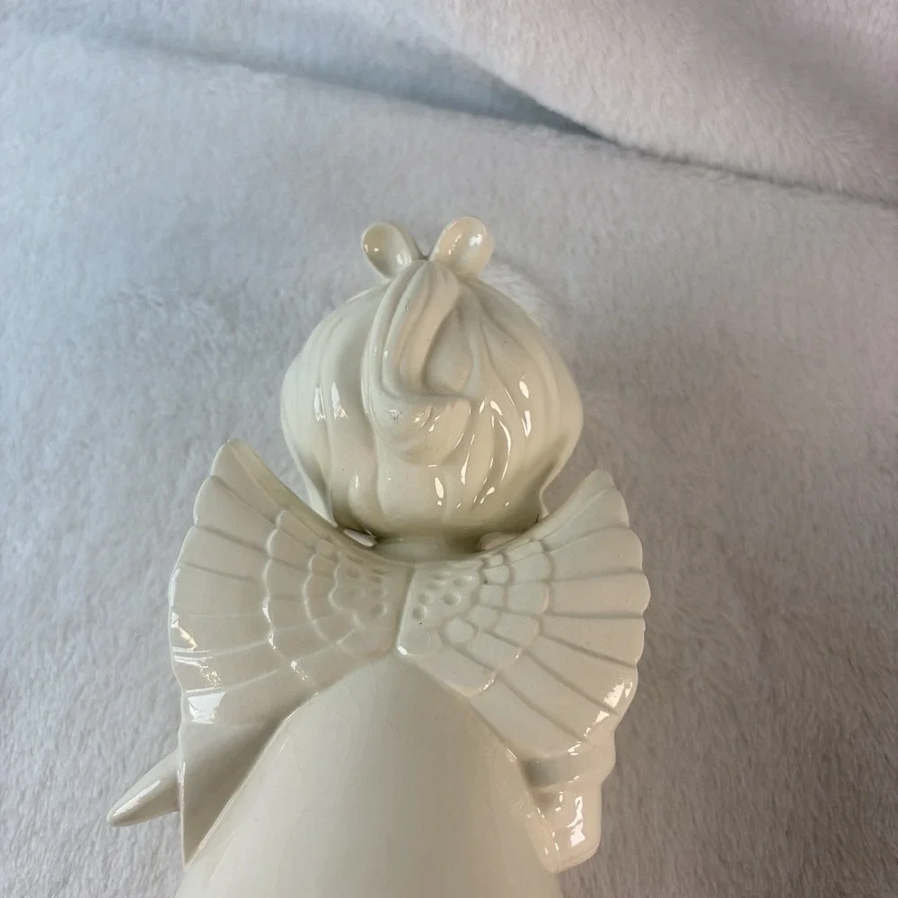 Vintage 70s White Ceramic Kissing Angels Figurine Pair Boy & Girl Cherub Statues